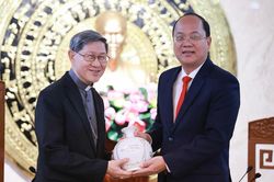 Bí thư Cà Mau tiếp Đặc sứ của Giáo hoàng Lêô XIV trước lễ Tuyên phong Chân phước