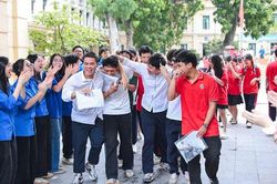 Công bố phổ điểm 5 tổ hợp thi tốt nghiệp THPT 2026