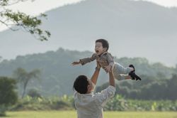 Đừng tin câu 'nhà nghèo nuôi con trai': Giáo sư chỉ ra 3 điều càng giàu càng tốt
