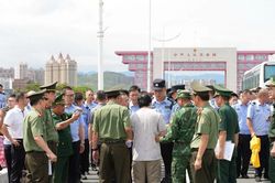 B&agrave;n giao 30 đối tượng người nước ngo&agrave;i hoạt động lừa đảo cho C&ocirc;ng an Trung Quốc