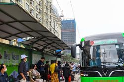 Miễn vé xe buýt vào Vành đai 1: Người dân thực hiện ra sao?