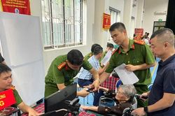 Tận tình thu nhận mẫu ADN cho thân nhân liệt sỹ, nối dài hành trình tri ân