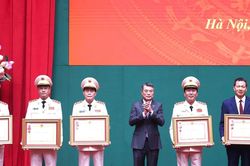 Nhiều tập thể, cá nhân có thành tích xuất sắc trong công tác, chiến đấu được khen thưởng