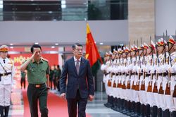 Thủ tướng: X&acirc;y dựng 'l&aacute; chắn an ninh kinh tế', 'tường lửa quốc gia' tr&ecirc;n kh&ocirc;ng gian mạng'