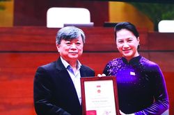 Cần tôn vinh xứng đáng một tập thể cầm bút trong lửa đạn