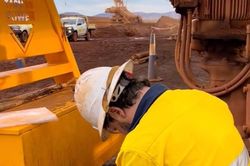 Chàng trai làm thợ mỏ ở Australia để nuôi ước mơ sống tại Việt Nam