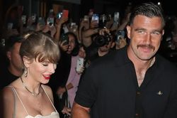Thực đơn tiệc cưới của Taylor Swift có tôm hùm, khoai tây chiên?