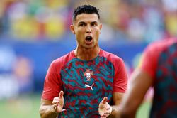 'Tuổi tác chỉ là con số với Ronaldo'