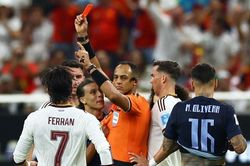 Nh&oacute;m trọng t&agrave;i r&uacute;t thẻ đỏ nhiều nhất World Cup 2026