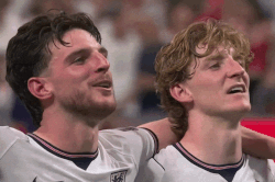Fan Trung Quốc 'phát cuồng vì cái nháy mắt của Declan Rice