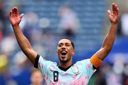 40 phút điên rồ khiến World Cup chứng kiến cú sụp đổ khó tin
