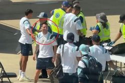 Khoảnh khắc gây sốt của Messi khi kiểm tra an ninh