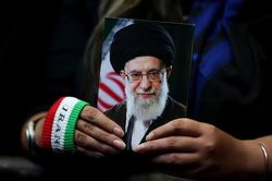 Iran bảo quản thi h&agrave;i, tổ chức lễ tang cố L&atilde;nh tụ Tối cao ra sao?