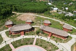 Khu bảo tồn Làng văn hóa Cơ Tu chưa thể hoạt động vì vướng cột điện
