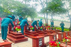 Dâng hương tri ân liệt sĩ tại Mù Cang Chải sau khai quật, lấy mẫu ADN