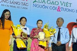 Nữ sinh lớp 10 được Giải Đặc biệt Cuộc vận động s&aacute;ng t&aacute;c L&uacute;a gạo Việt