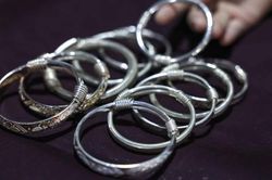 Sáng 2/7: FED phát tín hiệu chưa tăng lãi suất, giá bạc đảo chiều tăng mạnh