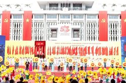 Kỷ niệm trọng thể 50 năm Ngày thành phố Sài Gòn-Gia Định mang tên Chủ tịch Hồ Chí Minh
