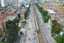 [Ảnh] Hà Nội: Tháo dỡ lô cốt, trải nhựa đường Nguyễn Trãi sau hơn 3 tháng thi công