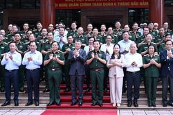 [Ảnh] Thủ tướng L&ecirc; Minh Hưng dự Hội nghị qu&acirc;n ch&iacute;nh to&agrave;n qu&acirc;n 6 th&aacute;ng đầu năm 2026