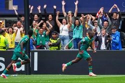Đi vào lịch sử World Cup, Senegal vẫn dừng bước đầy tiếc nuối