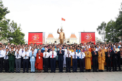 Lãnh đạo Đảng, Nhà nước, TP Hồ Chí Minh dâng hoa tưởng nhớ Chủ tịch Hồ Chí Minh