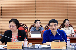 Sửa đổi Ph&aacute;p lệnh Ưu đ&atilde;i người c&oacute; c&ocirc;ng với c&aacute;ch mạng: Bảo đảm đ&uacute;ng người, đ&uacute;ng c&ocirc;ng lao v&agrave; khả thi