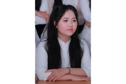 Nữ sinh vùng quê cát trắng đoạt 3 danh hiệu thủ khoa