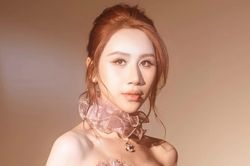 Cuộc sống hiện tại của ca sĩ Tuệ Phương sở hữu loạt 'bản hit' triệu view, từng l&agrave; học tr&ograve; Đ&ocirc;ng Nhi tại 'Giọng h&aacute;t Việt'