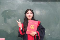 Nữ sinh v&ugrave;ng bi&ecirc;n đạt điểm 10 Lịch sử, nu&ocirc;i giấc mơ trở th&agrave;nh chiến sĩ C&ocirc;ng an