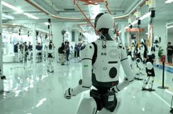 Thị trường cho thuê robot hình người của Trung Quốc phơi bày những giới hạn nào?