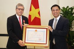Trao Huân chương Hữu nghị tặng Đại sứ Brazil tại Việt Nam