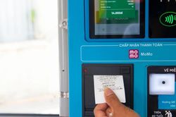 L&agrave;m r&otilde; phản &aacute;nh phụ xe bu&yacute;t từ chối nhận v&eacute; điện tử do m&aacute;y qu&eacute;t lỗi