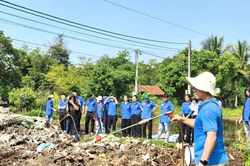 Bạn trẻ Đắk Lắk biến chất thải thành phân bón hữu cơ