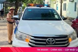 CSGT Hà Tĩnh 'mở đường' giúp ô tô chở sản phụ tới bệnh viện an toàn