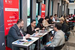 Những gi&aacute; trị c&acirc;n nhắc khi chọn đại học trong thời đại AI