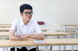 Thủ khoa toàn quốc khối A01 chia sẻ bí quyết duy trì hiệu quả học tập