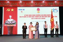 Nhà xuất bản Thông tấn đón nhận Huân chương Lao động hạng Ba