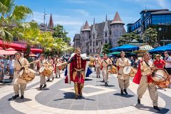Tấm v&eacute; c&aacute;p treo Ba Na Hills 'quyền năng' như thế n&agrave;o?