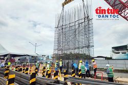 TP Hồ Ch&iacute; Minh: Hạ lồng th&eacute;p thi c&ocirc;ng tường v&acirc;y ga ngầm tuyến metro số 2