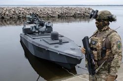 Ukraine biến xuồng không người lái thành 'tàu sân bay mini' trên Biển Đen