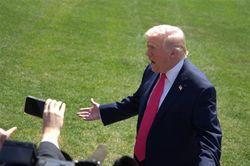 Thỏa thuận với Iran l&agrave; nước cờ chiến lược nhất của Tổng thống Trump?