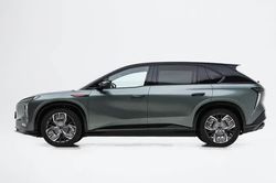 Xe điện dài gần 5 mét, công suất 349 mã lực, giá hơn 770 triệu đồng