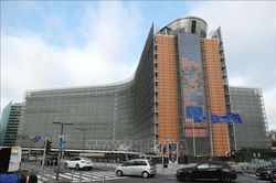 EU siết hàng giá rẻ, áp thuế thương mại điện tử
