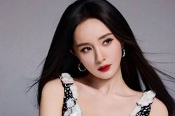 Dương Mịch bị 'soi' biểu cảm cứng đờ khi một sao nữ đón nhận tin vui