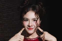 Vân Trang chia sẻ hình ảnh vườn cây mình tự trồng trong cơ ngơi tiền tỉ