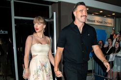 Taylor Swift và Travis Kelce hé lộ thêm chi tiết về buổi tiệc trước lễ cưới