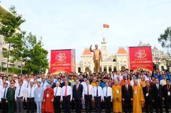 L&atilde;nh đạo Đảng, Nh&agrave; nước d&acirc;ng hoa tưởng nhớ Chủ tịch Hồ Ch&iacute; Minh