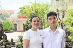 Ch&agrave;ng trai v&ugrave;ng biển xuất sắc trở th&agrave;nh Thủ khoa khối A00 H&agrave; Tĩnh
