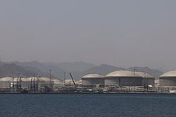 UAE kh&ocirc;i phục xuất khẩu dầu về mức trước chiến tranh Iran